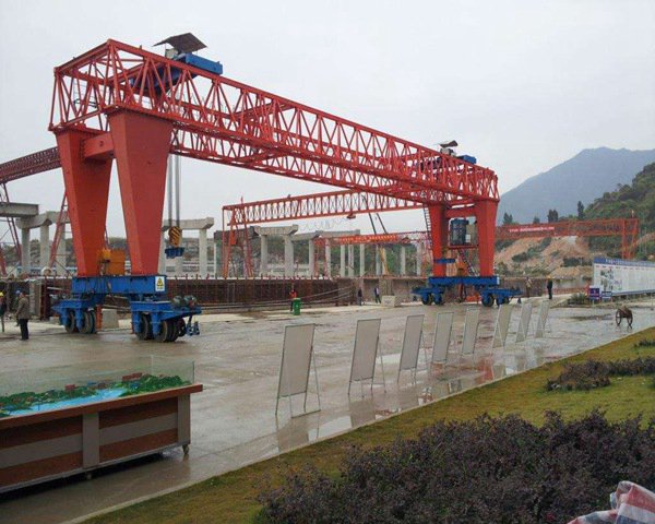 湖北黃岡輪胎龍門吊廠家 關于路橋門機零件修換時