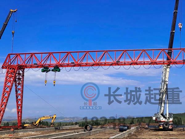 輪胎式和軌道式龍門吊在結構和驅動方面的區別