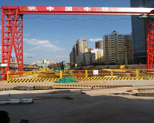 浙江紹興龍門吊廠家文明施工