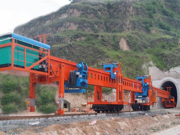  吉林四平架橋機(jī)廠家出租銷售120噸架橋機(jī)