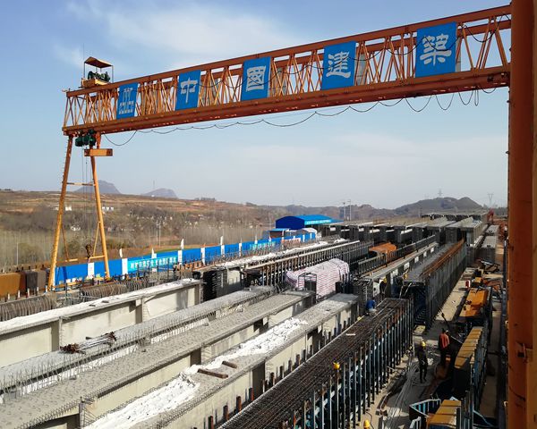 遼寧丹東門式起重機(jī)廠家國標(biāo)和非標(biāo)簡介