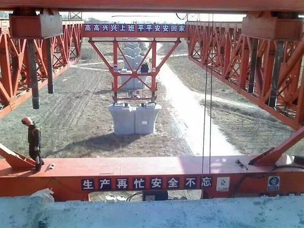 河南許昌架橋機發(fā)生事故時的應急措施