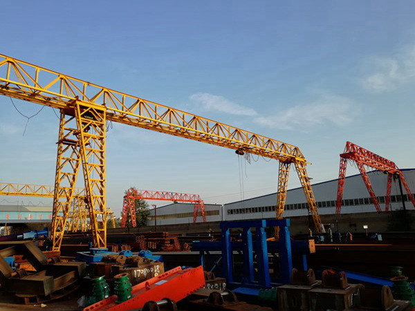 吉林長春龍門吊廠家只請優(yōu)秀司機職員