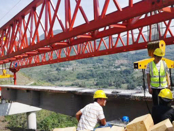 湖北潛江架橋機(jī)廠家追求夢(mèng)想步履從容