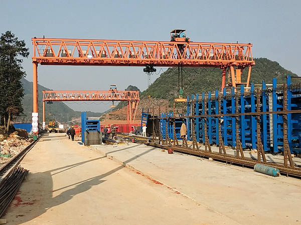 河南洛陽(yáng)門(mén)式起重機(jī)廠家