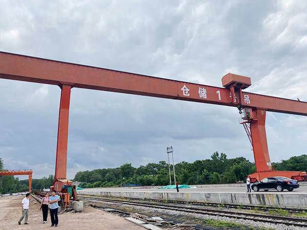 山東泰安龍門(mén)吊租賃廠家元?dú)鉂M(mǎn)滿(mǎn)