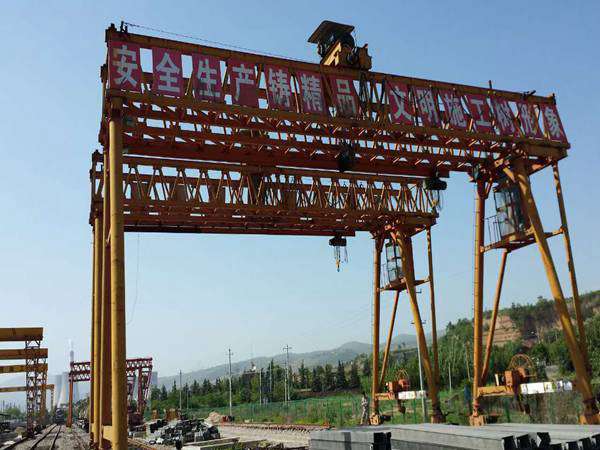 江西贛州龍門吊廠家架橋?qū)Ｓ?>
                        </div>
                        <div   id=